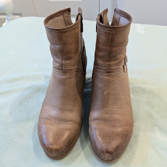 Dansko Heeled Booties - 40 - Honey - Picture 3 of 10